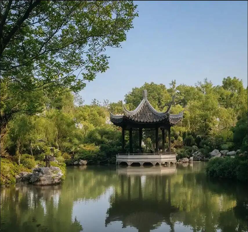 济南天桥雨珍服装业有限公司